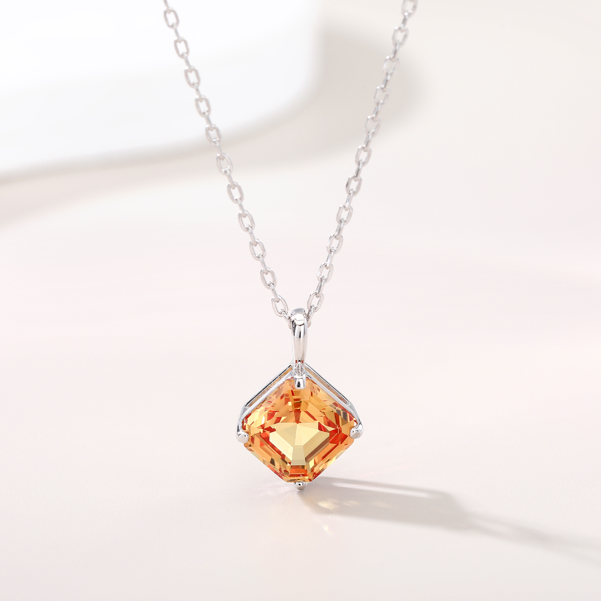 Bezel-Set Diamond-Shaped Small - Bezels Set Pendant บทวิจารณ์และราคา
